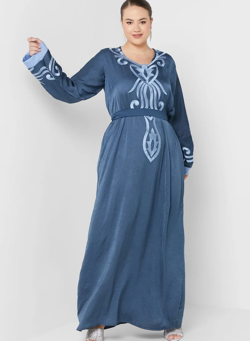 Hayas Closet Curve Embroidered Belted Jalabiya