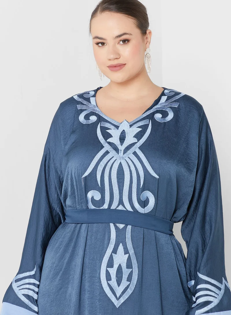 Hayas Closet Curve Embroidered Belted Jalabiya