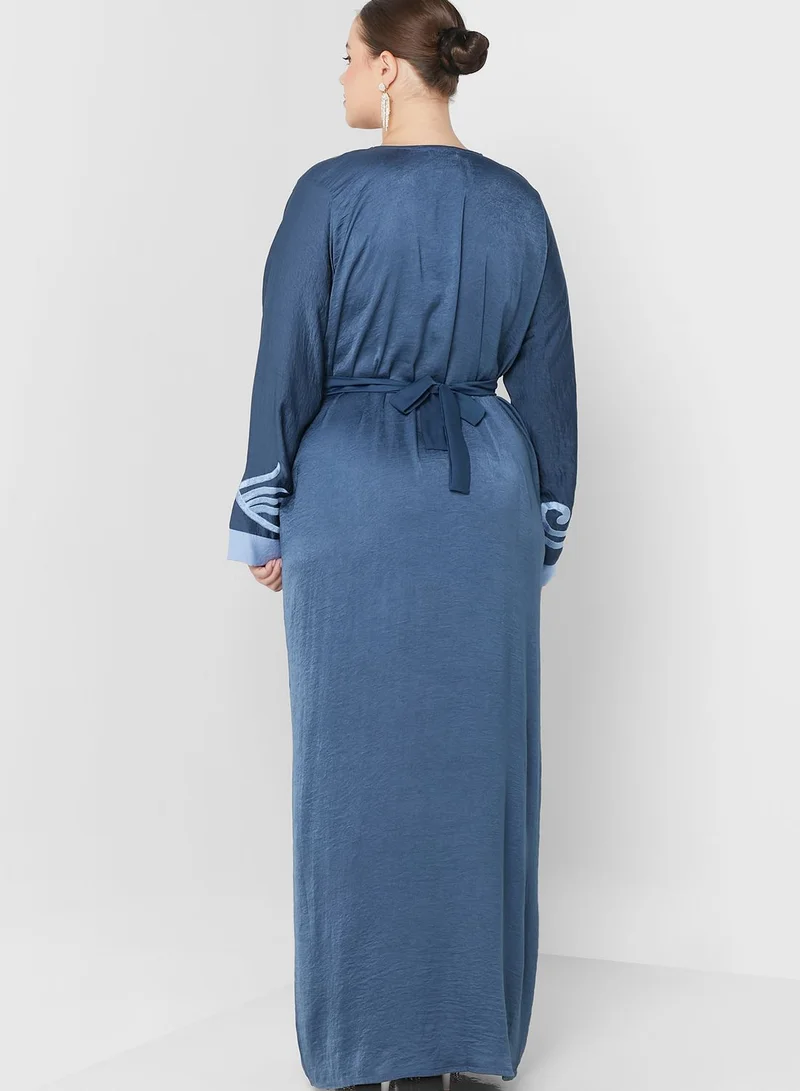 Hayas Closet Curve Embroidered Belted Jalabiya