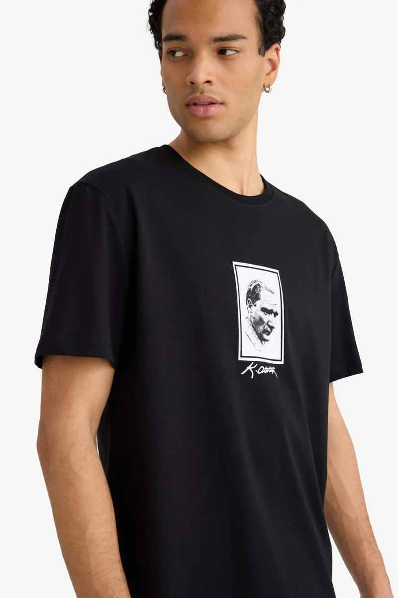 ديفاكتو Regular Fit Short Sleeve T-Shirt