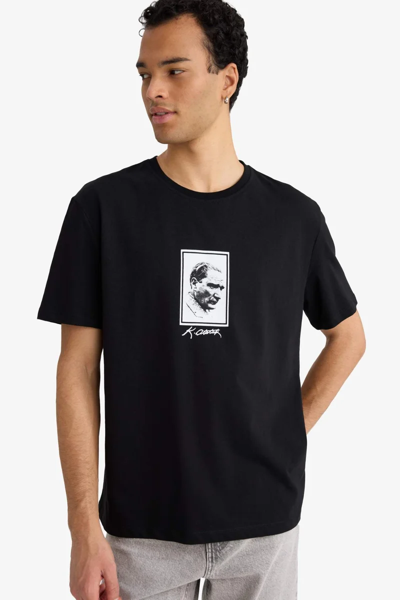 ديفاكتو Regular Fit Short Sleeve T-Shirt