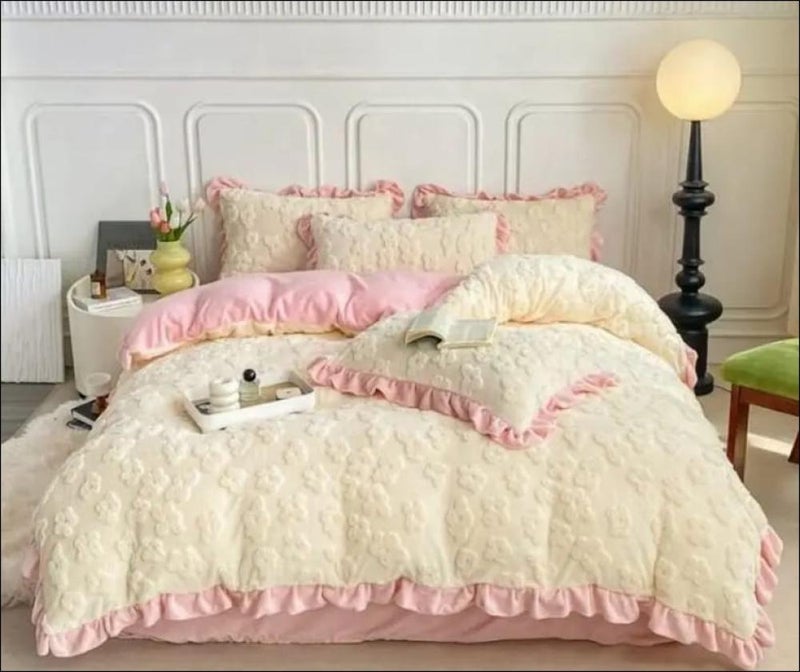 QUINTUS Luxury Velvet Bridal Duvet Cover Set 4 Pieces - Pink - Image 1