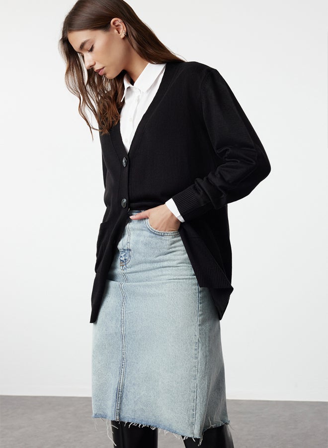 trendyol Black V-Neck Buttoned Pocket Detail Long Knitwear Cardigan - Image 2