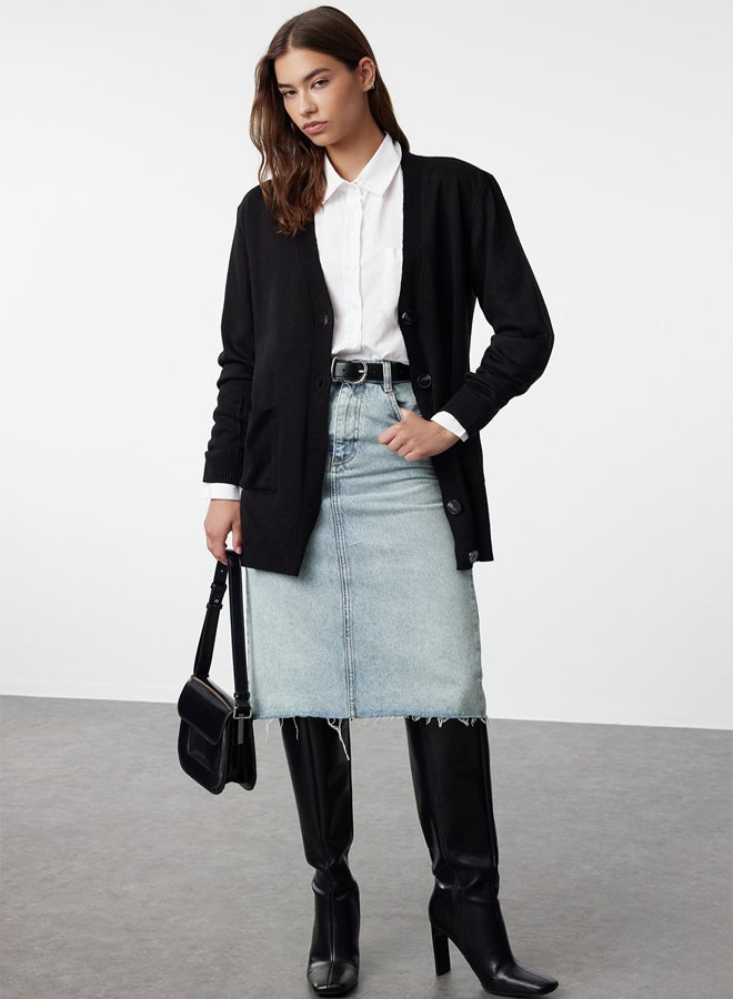 trendyol Black V-Neck Buttoned Pocket Detail Long Knitwear Cardigan - Image 3