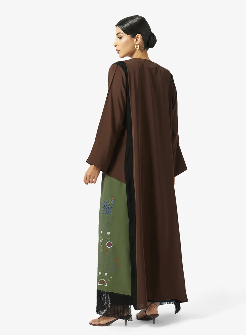 هيا كلوزيت عباية مفتوحة بياقة سبعة وتفاصيل سحاب