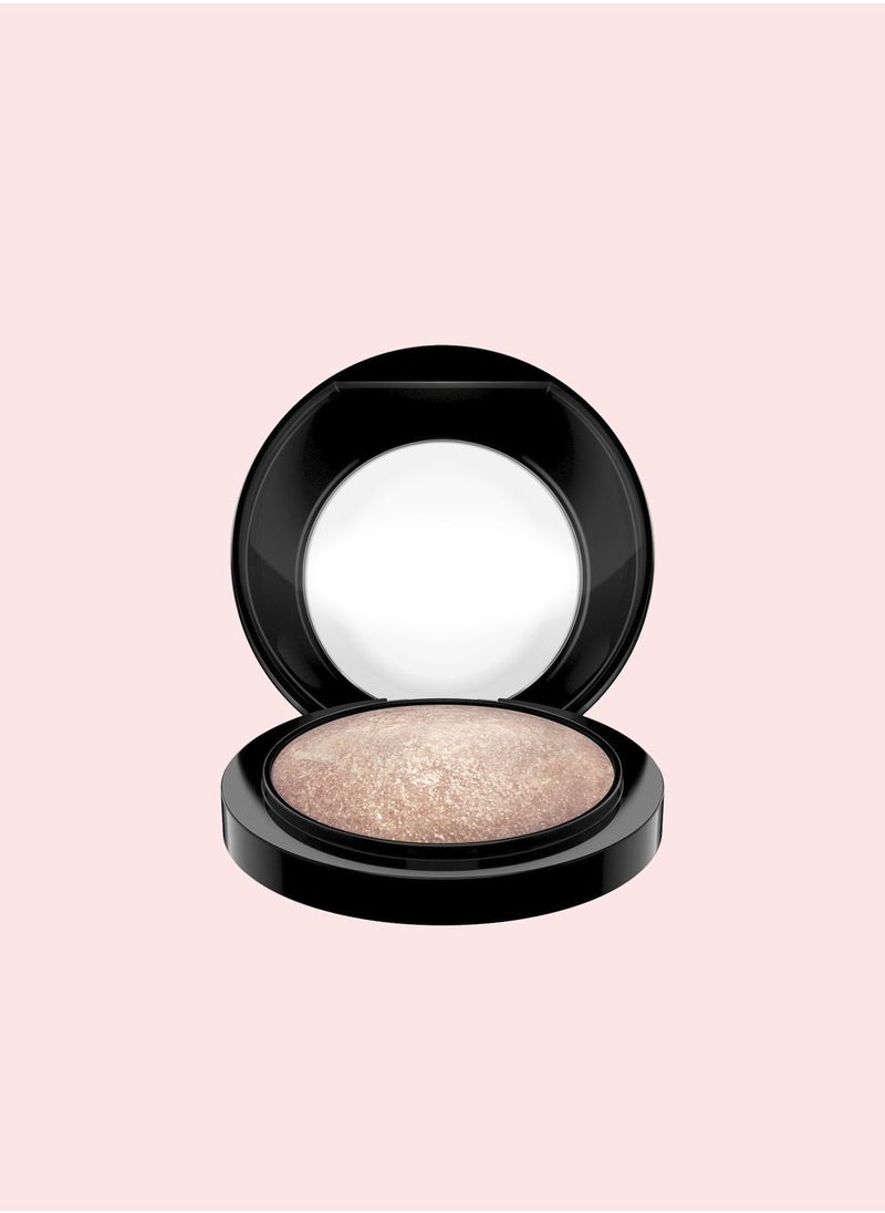 MAC Cosmetics - Mineralize Skinfinish Highlighter - Soft & Gentle - Image 1