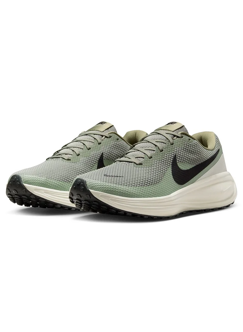 Nike Revolution 8