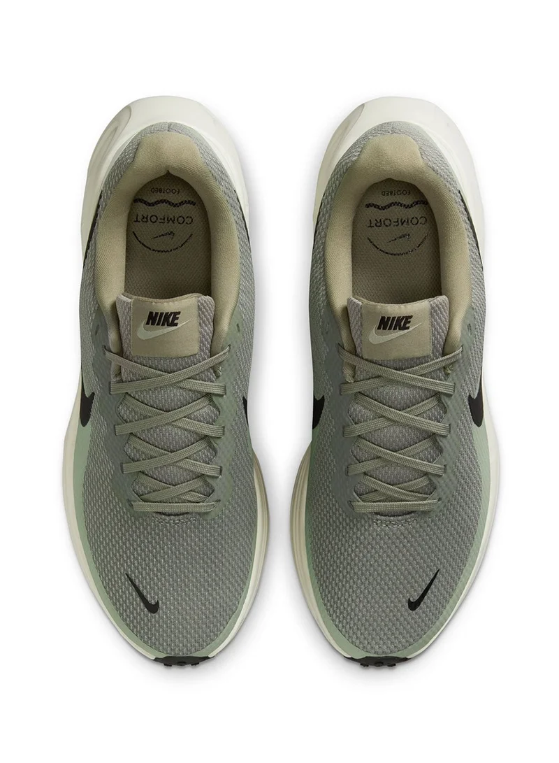 Nike Revolution 8
