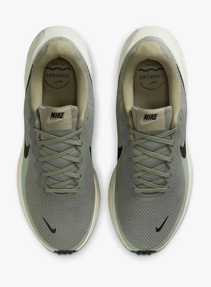 نايكي ريڤولوشن 8