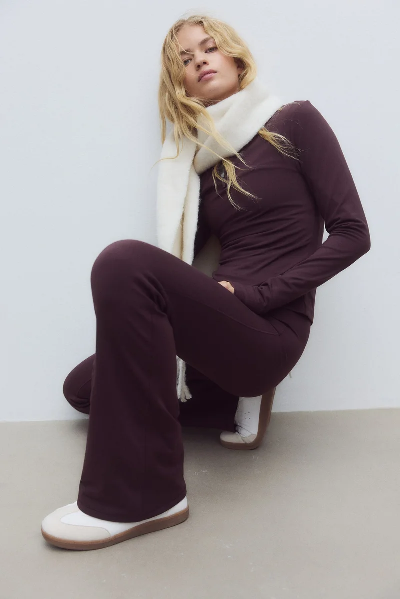 اتش اند ام لغينغز رياضي بقصّة واسعة من الأسفل من صوف الفليس بتقنية سوفت موف™