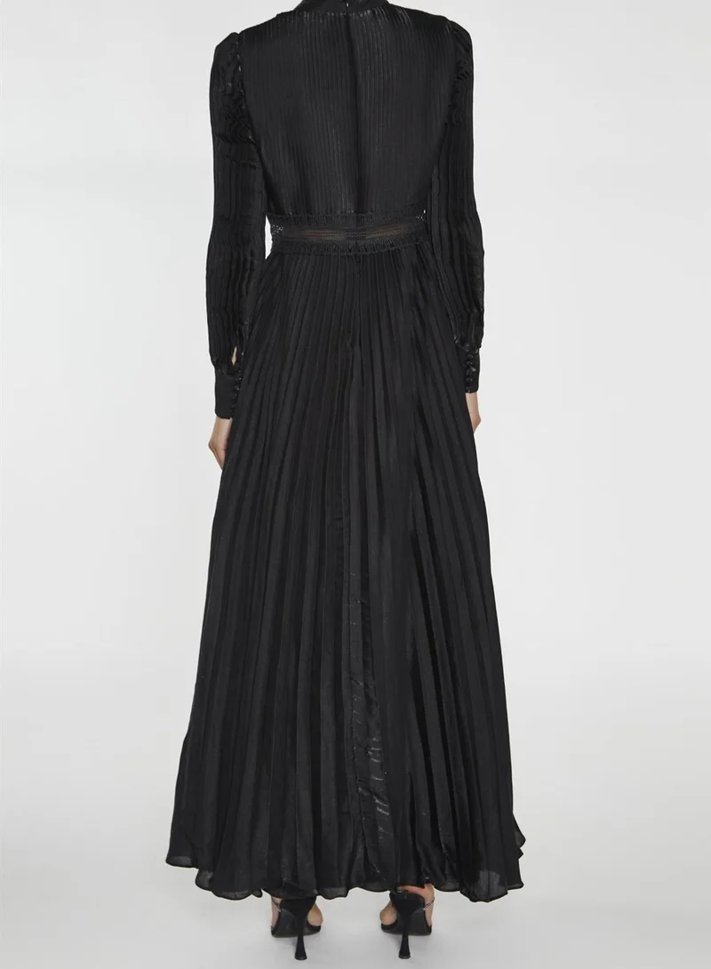 ترو ديكادينس Athena Black Pleated Long Sleeve Maxi-Dress