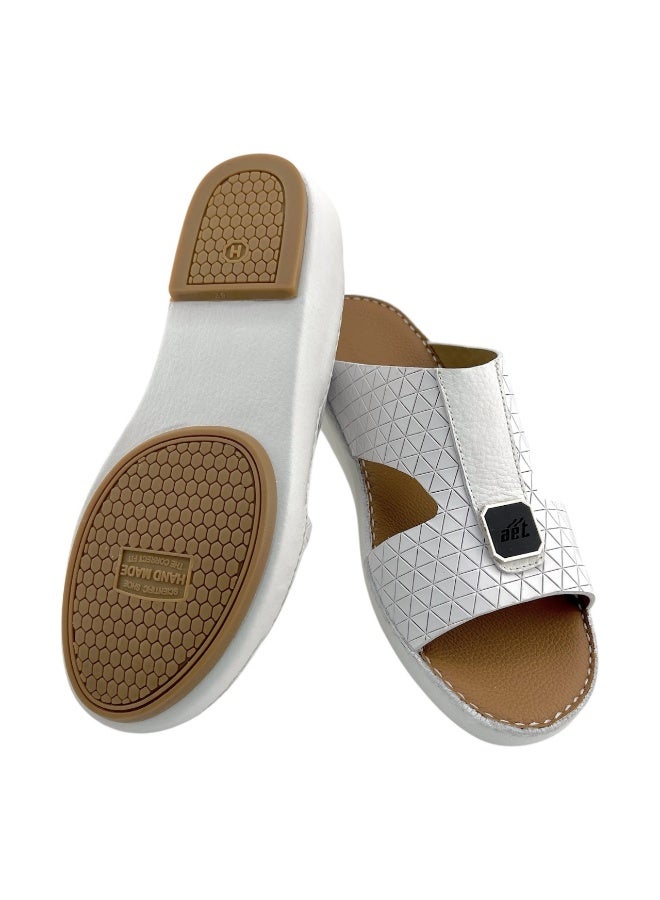 إيت شبشب AET للرجال | شبشب رجالي يومي | شبشب رجالي من جلد البقر العربي بالكامل بنقشة عربية وإبزيم | نعل داخلي بني | صندل عربي خارجي | مريح وخفيف الوزن - Image 2