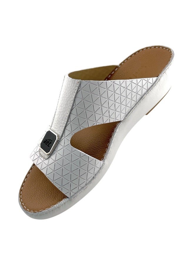 إيت شبشب AET للرجال | شبشب رجالي يومي | شبشب رجالي من جلد البقر العربي بالكامل بنقشة عربية وإبزيم | نعل داخلي بني | صندل عربي خارجي | مريح وخفيف الوزن - Image 3