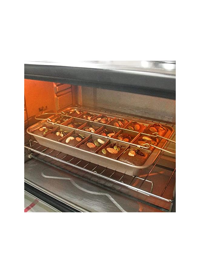 صينية كيك، صينية براوني غير لاصقة مع فواصل، 18 صينية خبز مسبقة الشريحة، أدوات خبز الكيك من سلايس سوليوشنز، صينية خبز مربعة مع قطاعة مدمجة، أدوات خبز من الفولاذ الكربوني للخبز في الفرن، 12 × 8 × 2 بوصة - Image 5