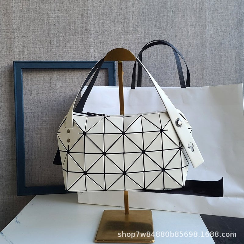 Japanese Original Geometric Quilted Versatile Boston Dumpling Shoulder Handbag Business Women'S Dumpling Bag - Image 1