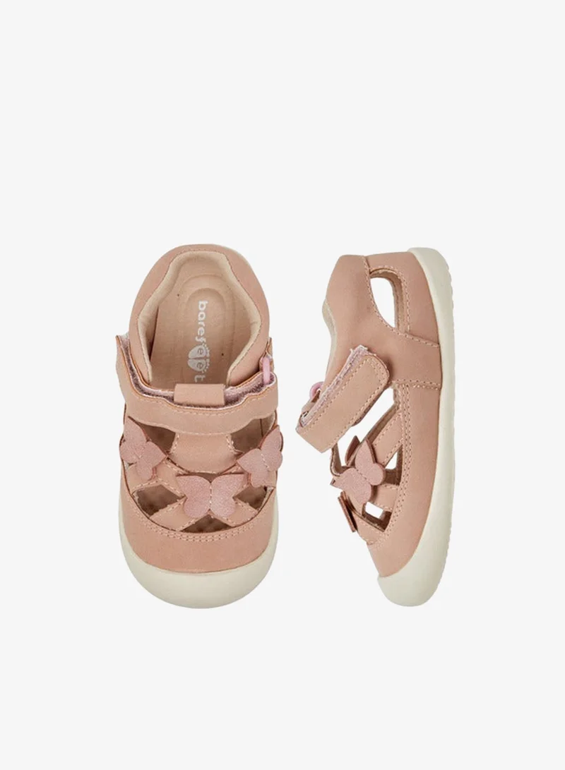 بيرفيت صنادل بناتي بتطريز فراشة وإغلاق بشريط لاصق