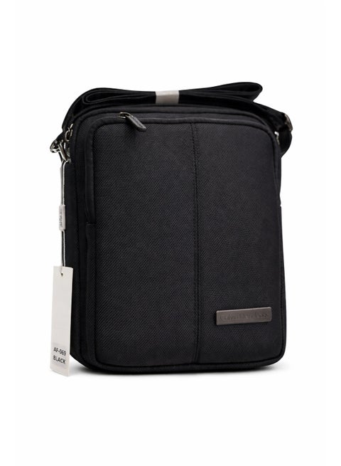 Calvin Klein Jeans Black Crossbody Bag – Compact Zip Shoulder Bag for Everyday Use