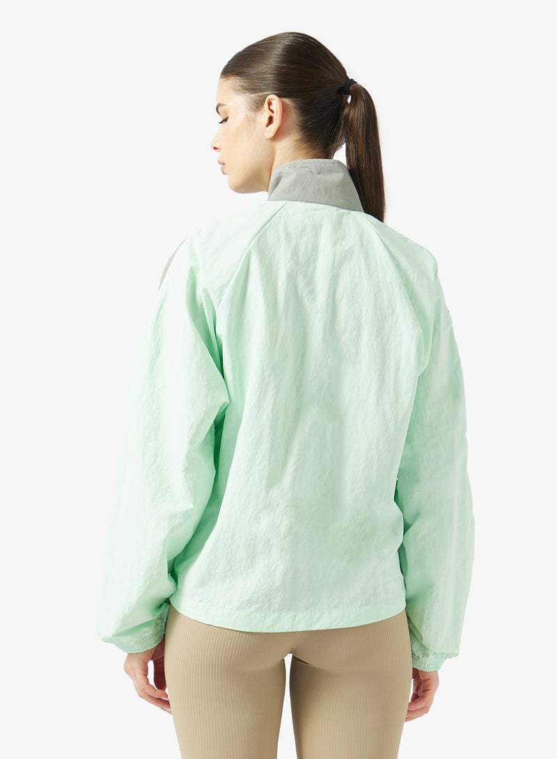 ريبوك جاكيت رياضي نسائي أيقوني بفتحة سفلية - Image 2