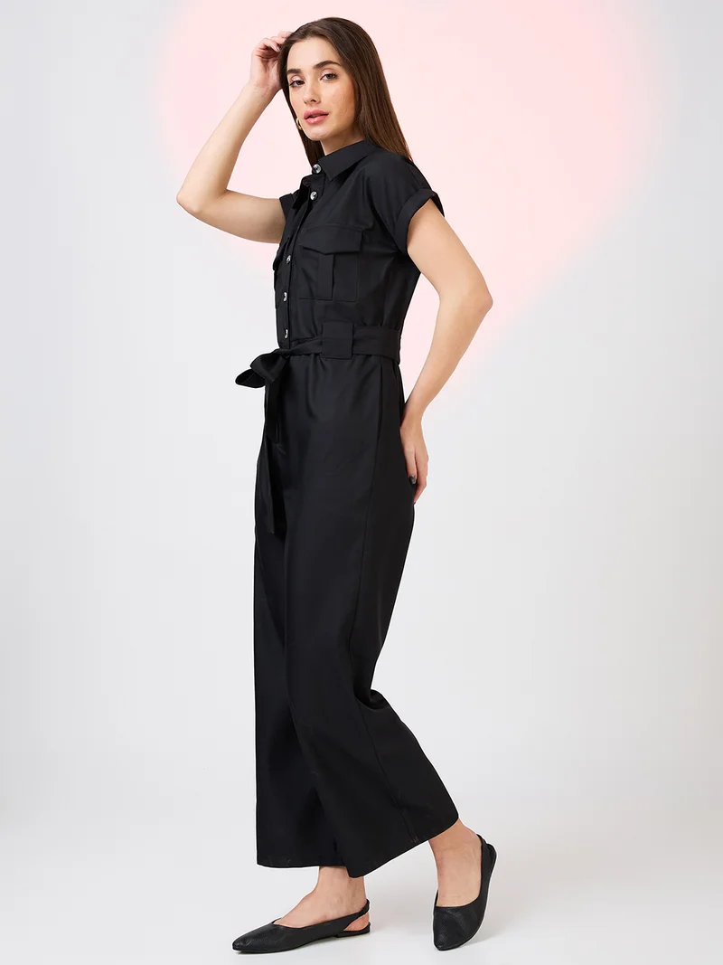 جلو باص جمبسوت نسائي بياقة قميص وأكمام ممتدة وجيوب أمامية وحزام