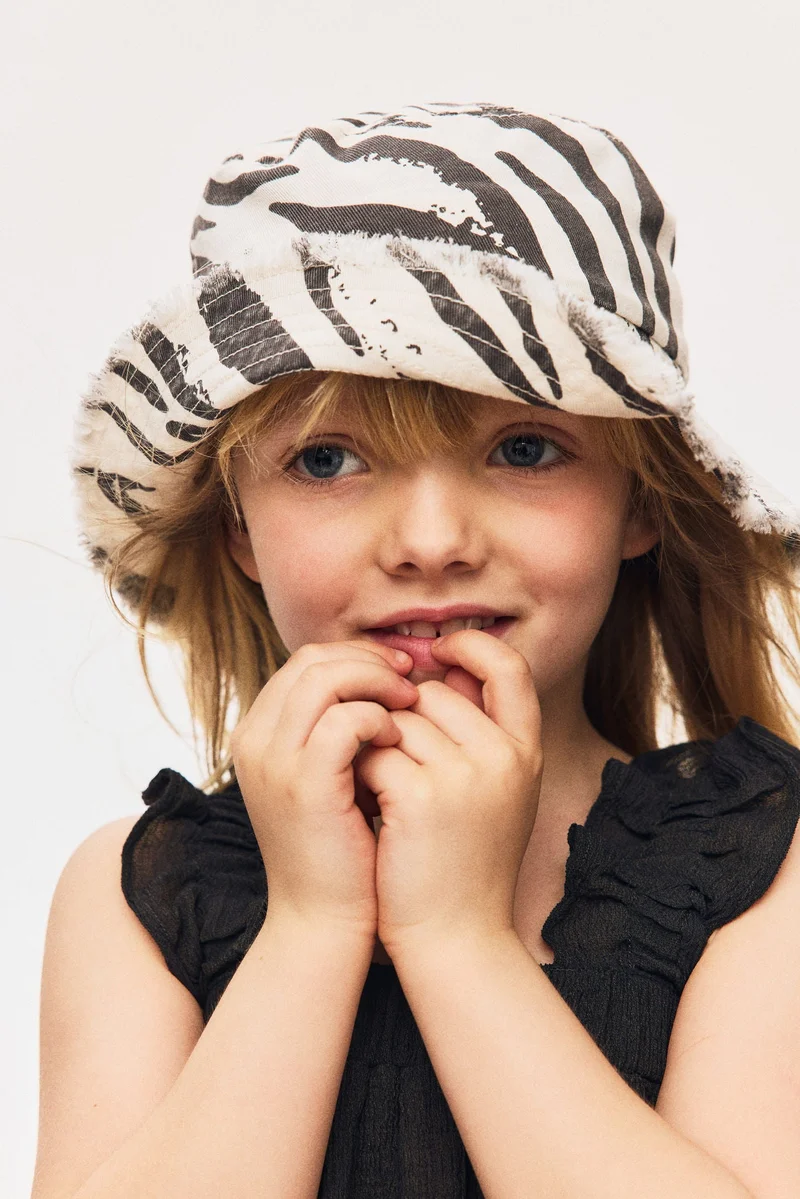 H&M Frayed bucket hat