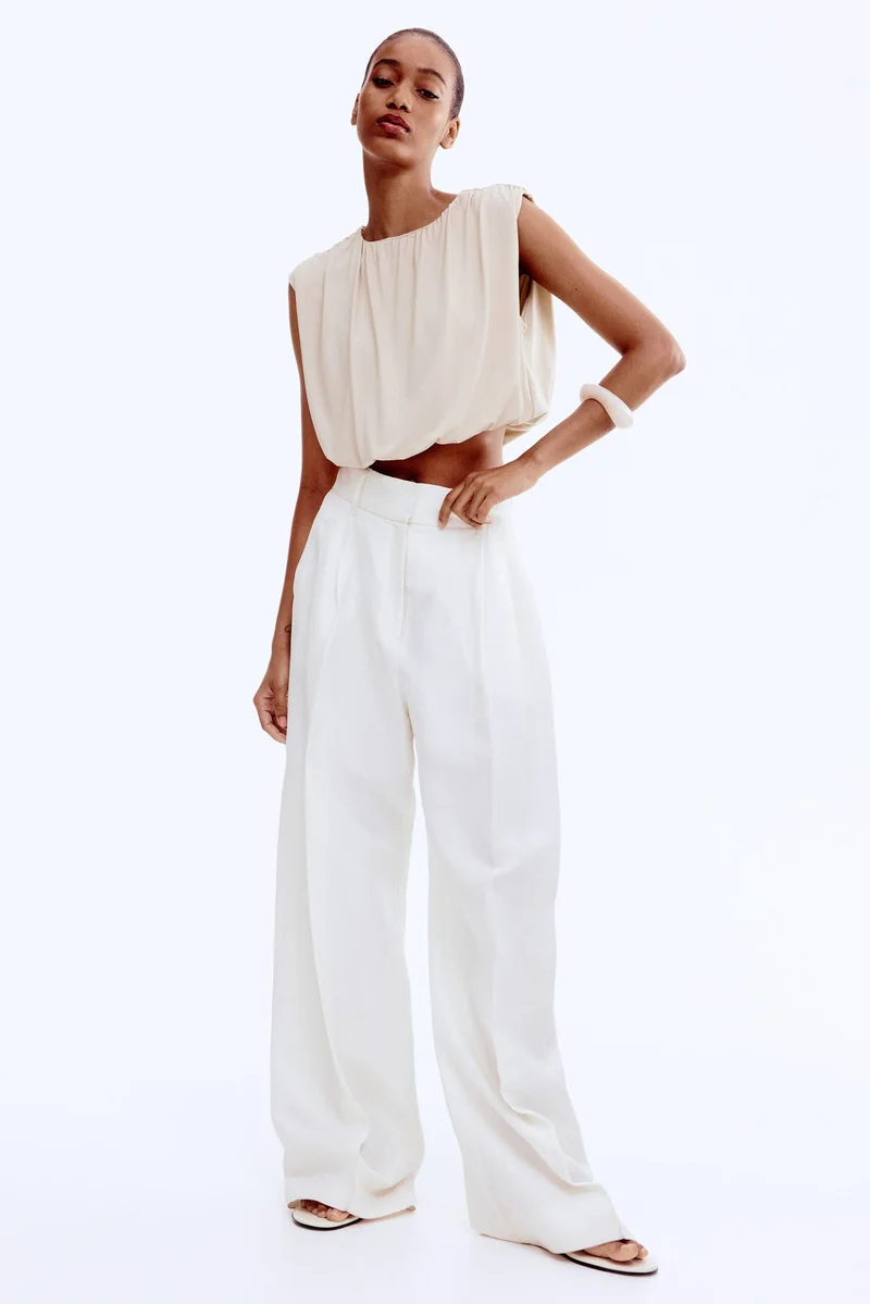 اتش اند ام بلوزة قصيرة بتصميم انسيابي