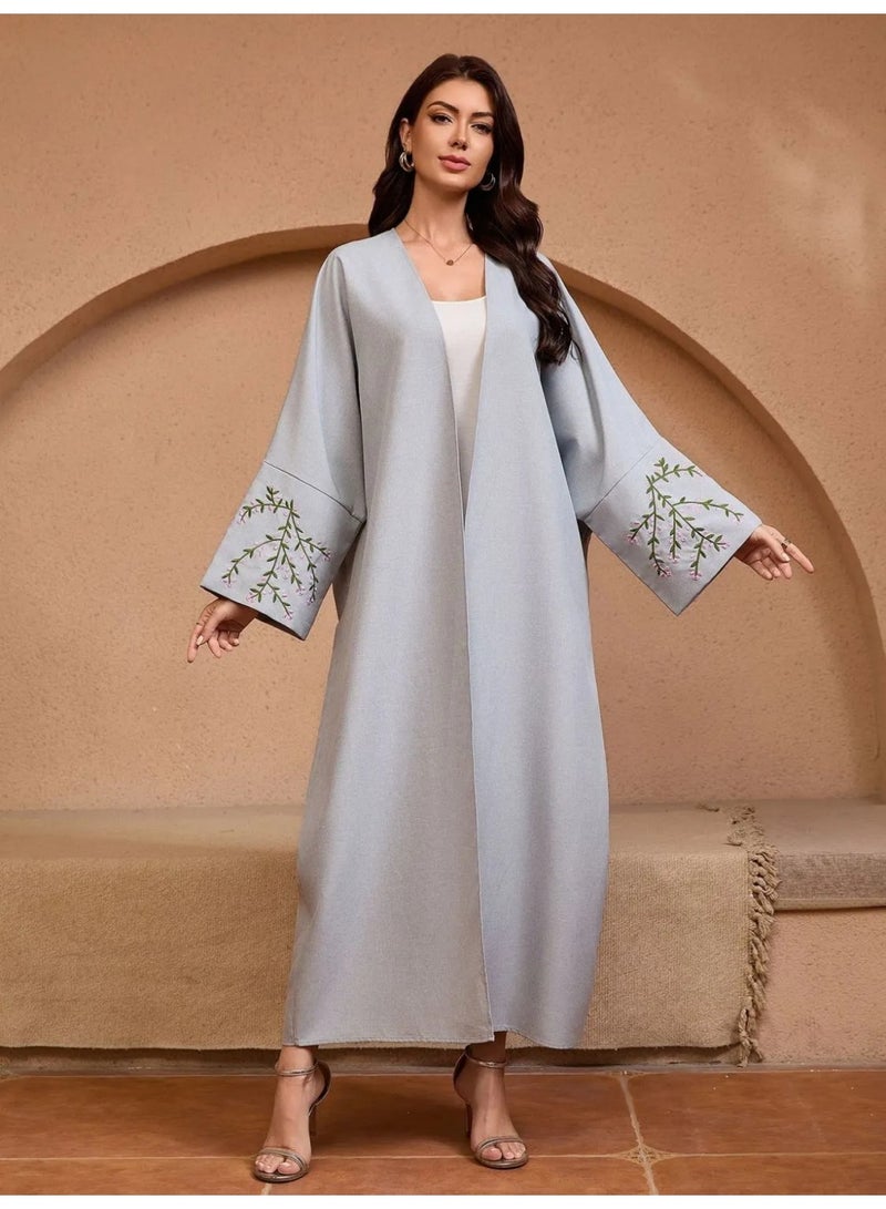 فاشون لاين بدلة بتصميم فريد من نوعه مع رقبة على شكل حرف V وعباية مزينة بتطريز زهري - Image 5