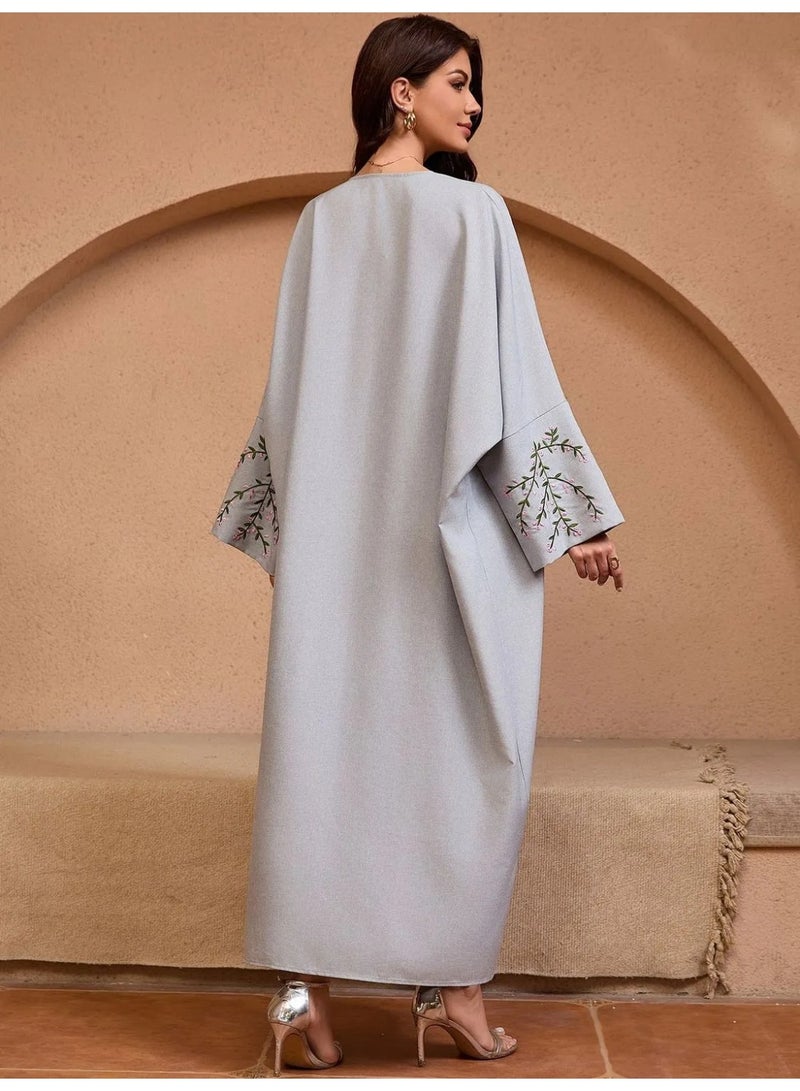 فاشون لاين بدلة بتصميم فريد من نوعه مع رقبة على شكل حرف V وعباية مزينة بتطريز زهري - Image 3