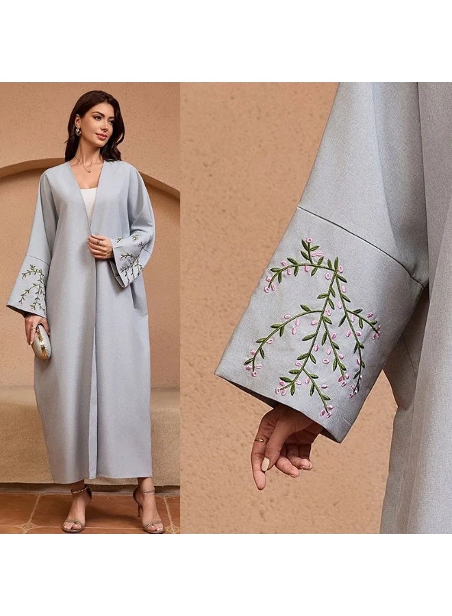 فاشون لاين بدلة بتصميم فريد من نوعه مع رقبة على شكل حرف V وعباية مزينة بتطريز زهري - Image 2