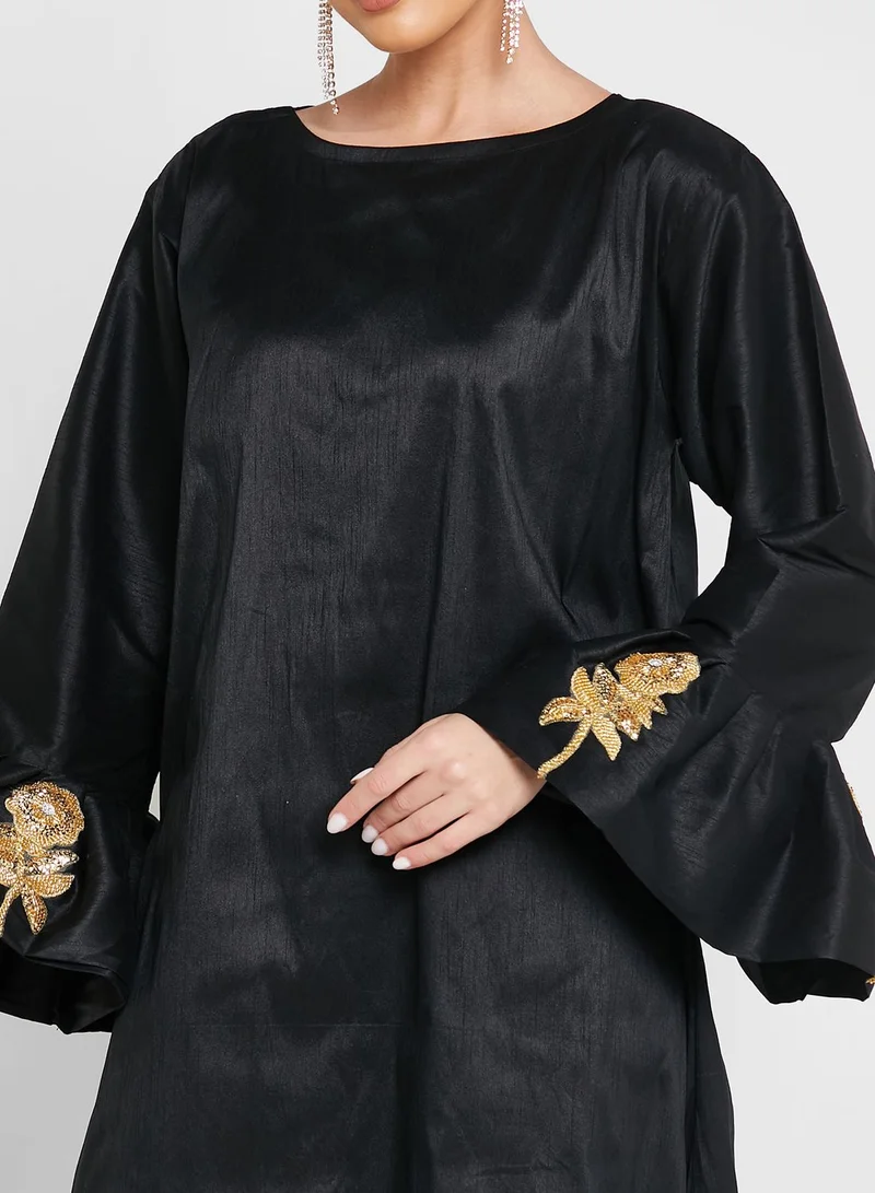 Khizana Exaggerated Sleeve Embellished Jalabiya