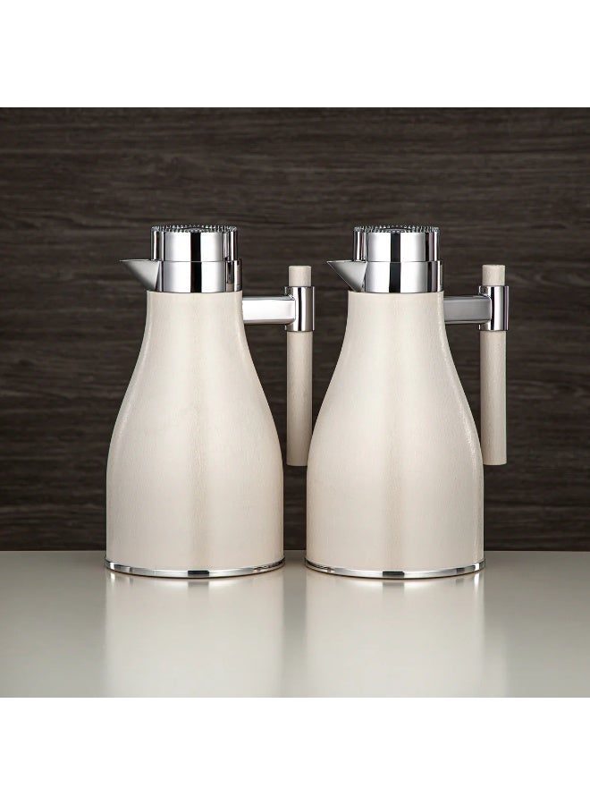 Al Marjan Arabic Vacuum Flask – 1 Litre – Beige with Silver Accents – 29cm - Image 1