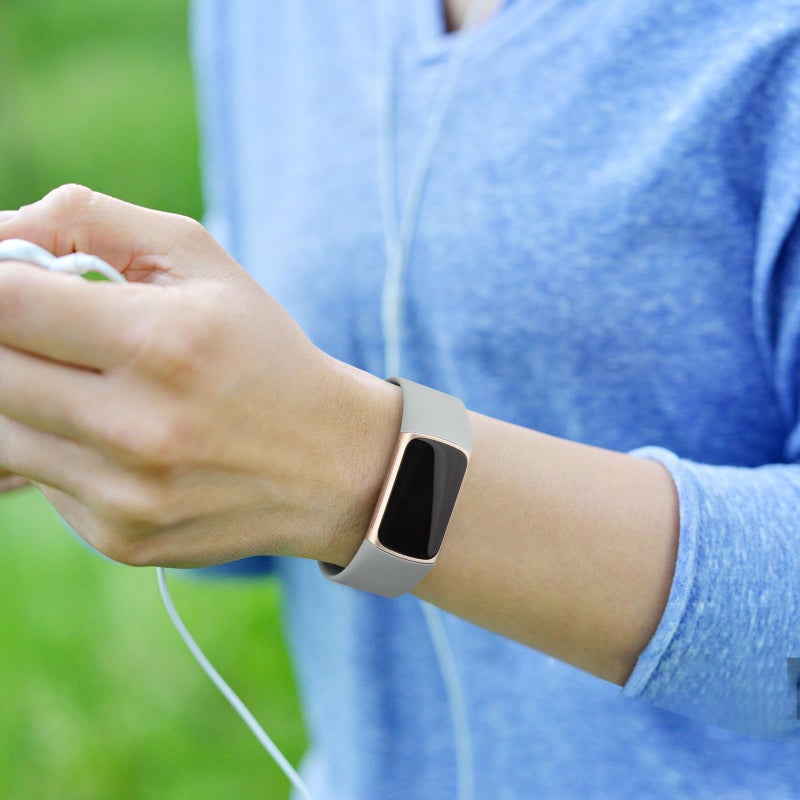 AK حزام AK Sport متوافق مع أساور Fitbit Charge 6 / Fitbit Charge 5 للنساء والرجال، أشرطة استبدال ناعمة كلاسيكية للأساور Fitbit Charge 6/5 متقدمة لمراقبة اللياقة البدنية والصحة (رمادي، كبير) - Image 5