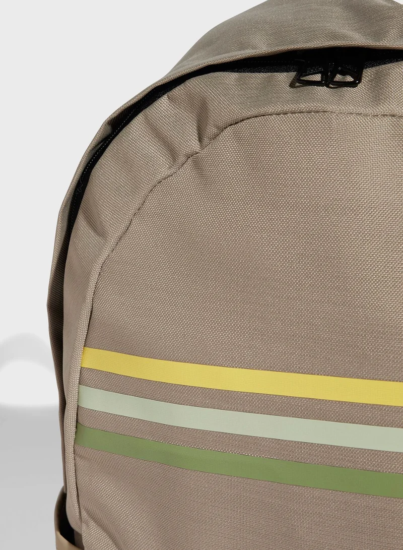 adidas حقيبة ظهر كلاسيكية مزينة بثلاثة خطوط