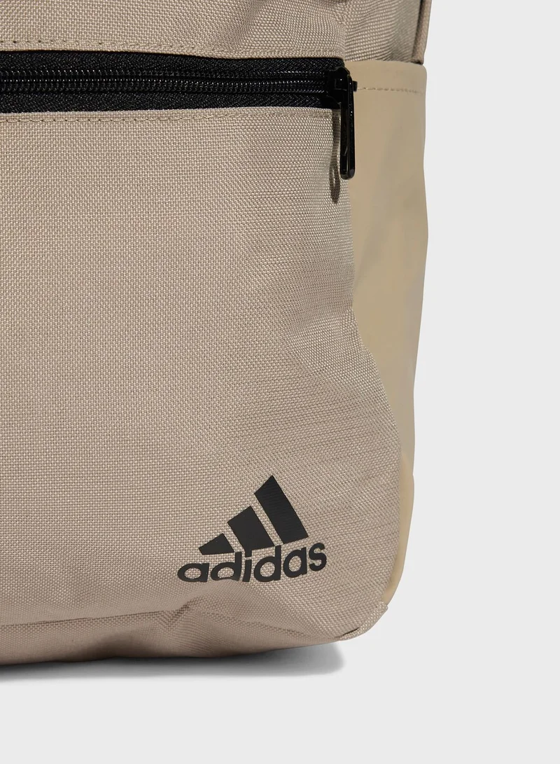 adidas حقيبة ظهر كلاسيكية مزينة بثلاثة خطوط