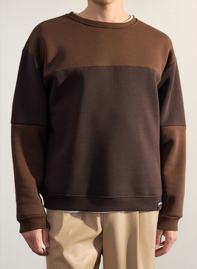 trendyol Dark Brown Oversize/Wide Cut Color Block Fleece Inside Basic Sweatshirt - Image 4