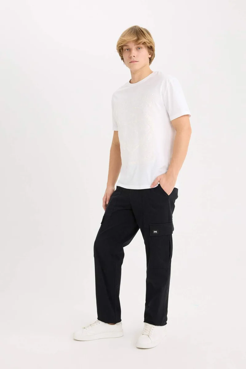 ديفاكتو Regular Fit Crew Neck Short Sleeve T-Shirt