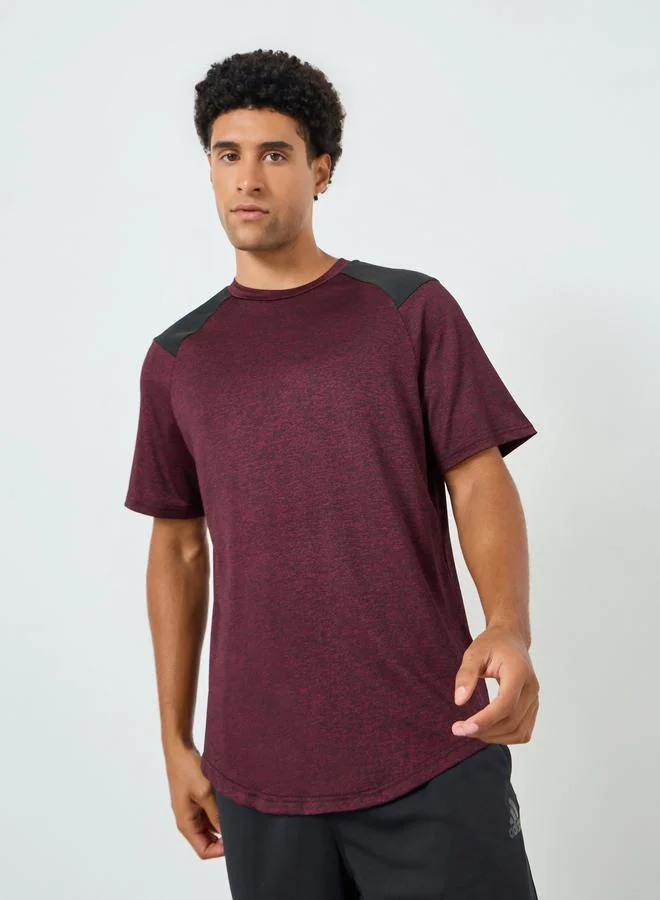 ستايلي اكتيف تيشيرت تدريب بحافة سكوب وأكتاف متباينة