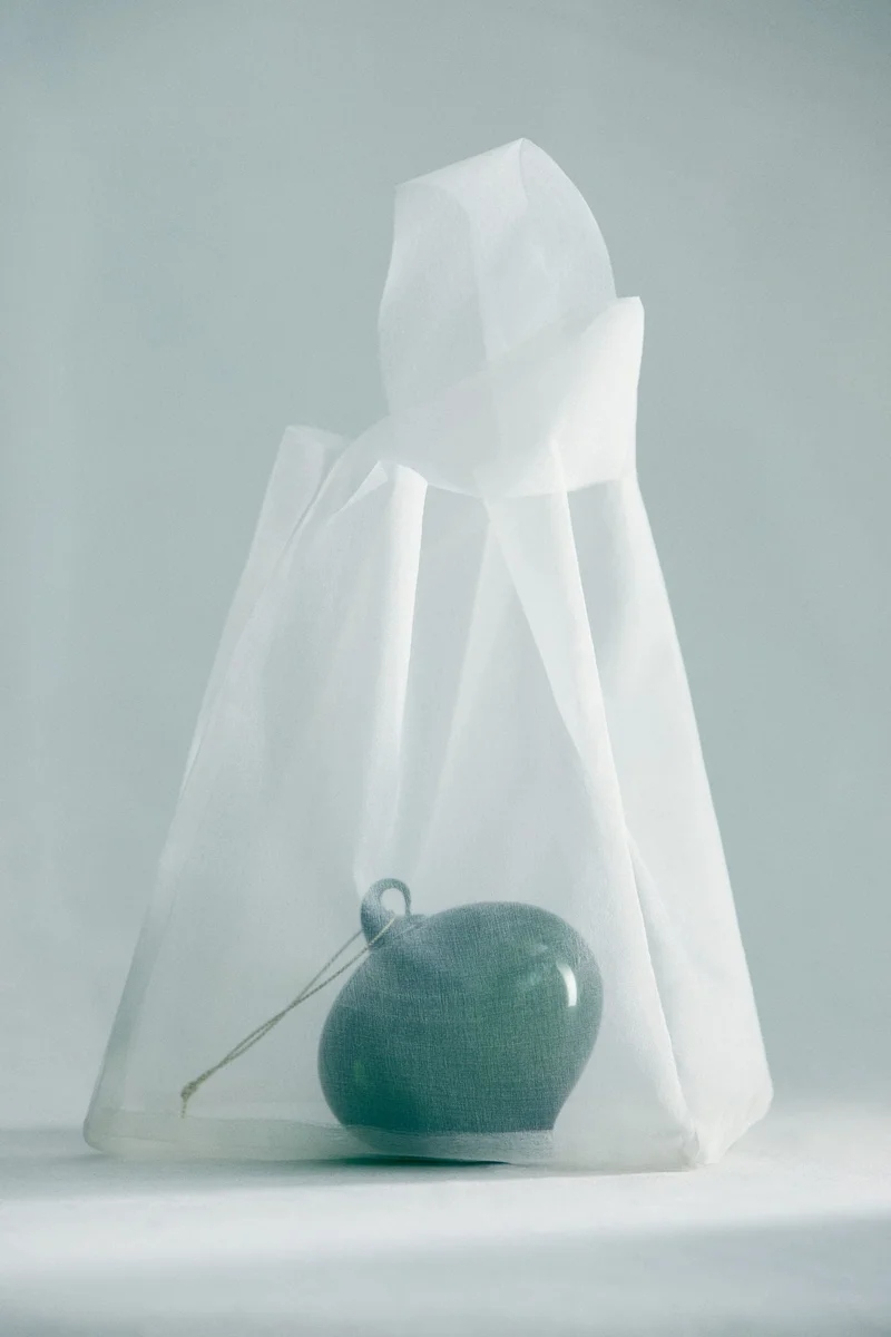 اتش اند ام كرة زجاجية