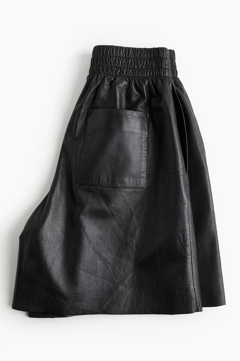 اتش اند ام شورت جلدي سهل الارتداء