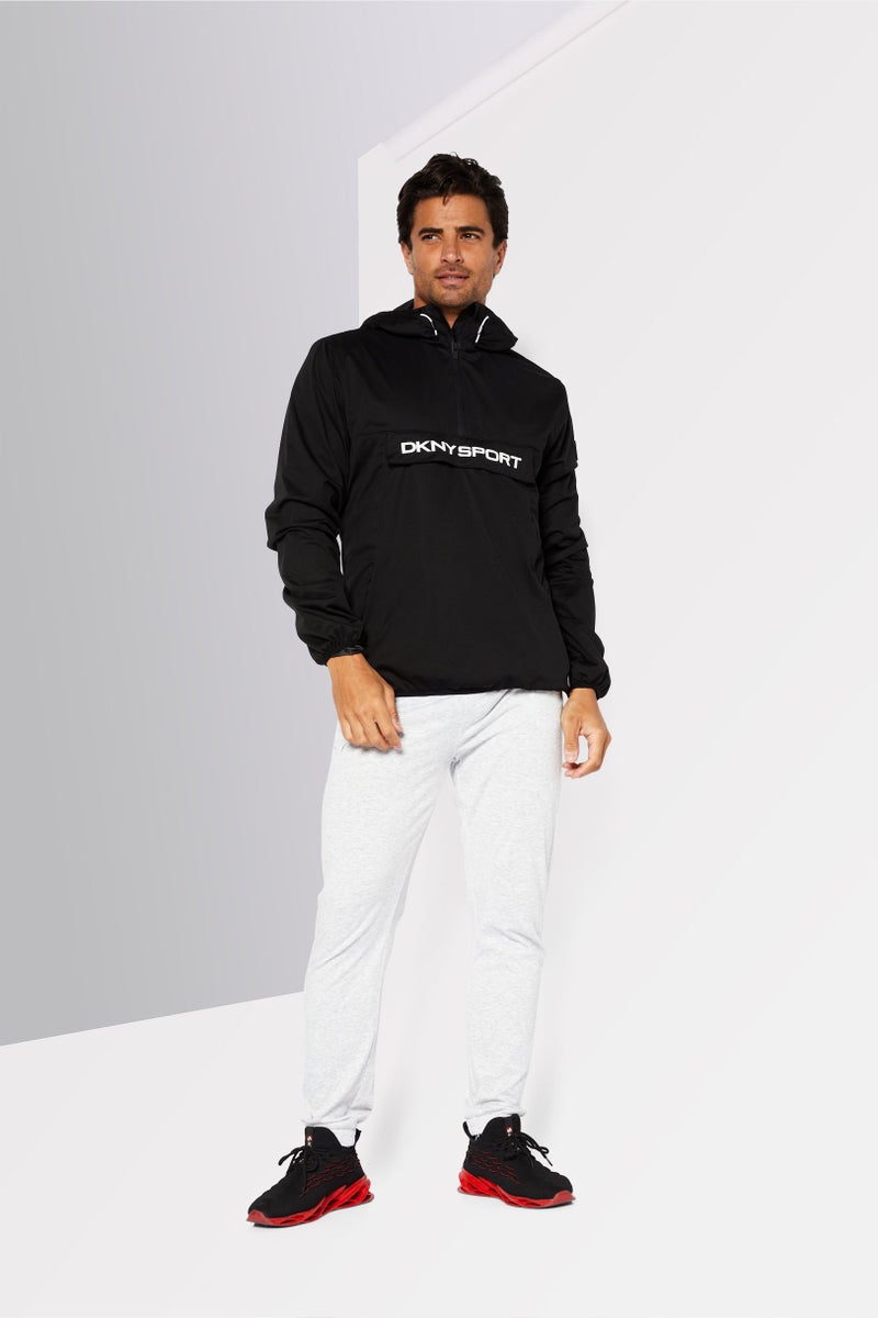 DKNY Sport جاكيت تدريب رياضي للرجال سحاب كامل مقاس مناسب، أسود - Image 4