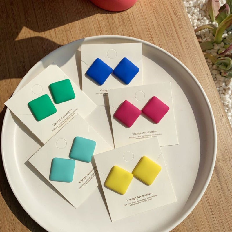 FASHION FORWARD Studs - Image 3