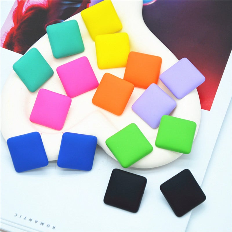 FASHION FORWARD Studs - Image 4