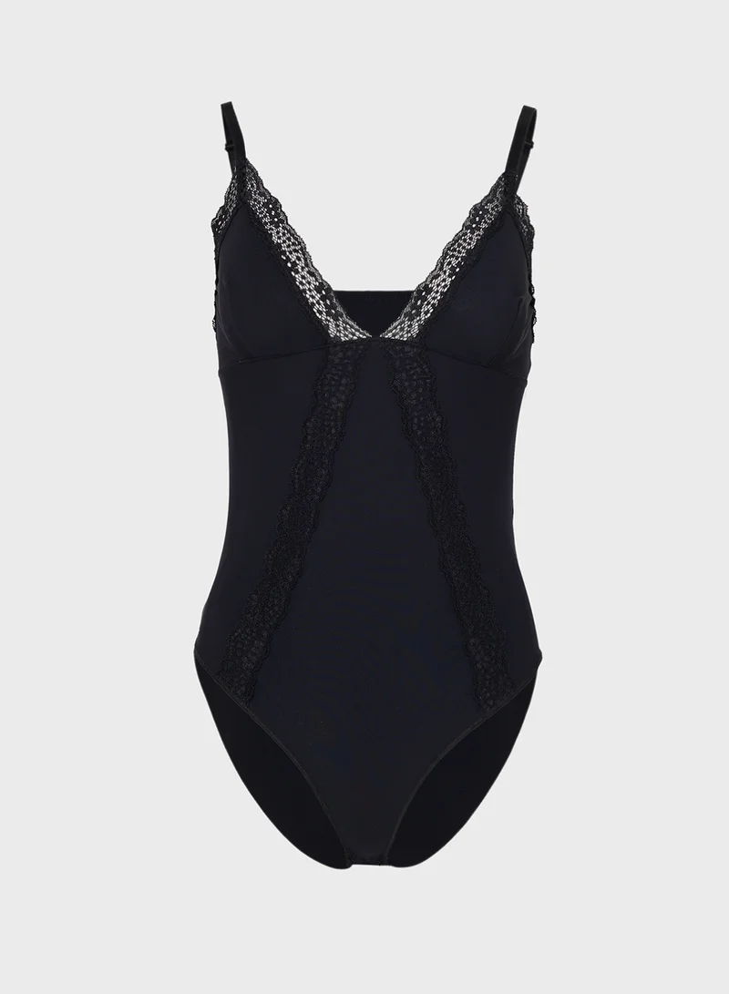 اونلي Lace Bodysuit