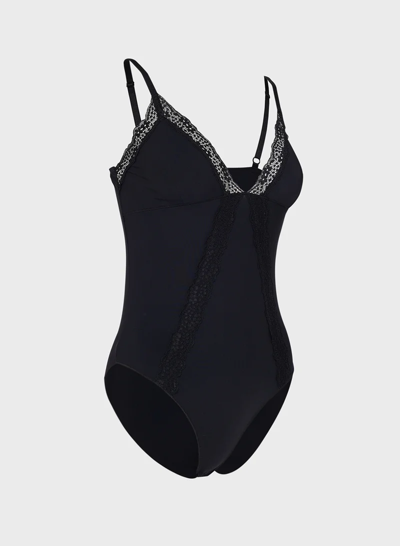 اونلي Lace Bodysuit