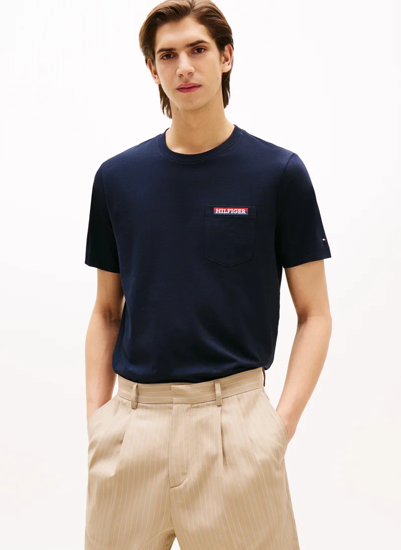 تومي هيلفيغر تيشيرت برقبة مستديرة وشعار وقصة مريحة