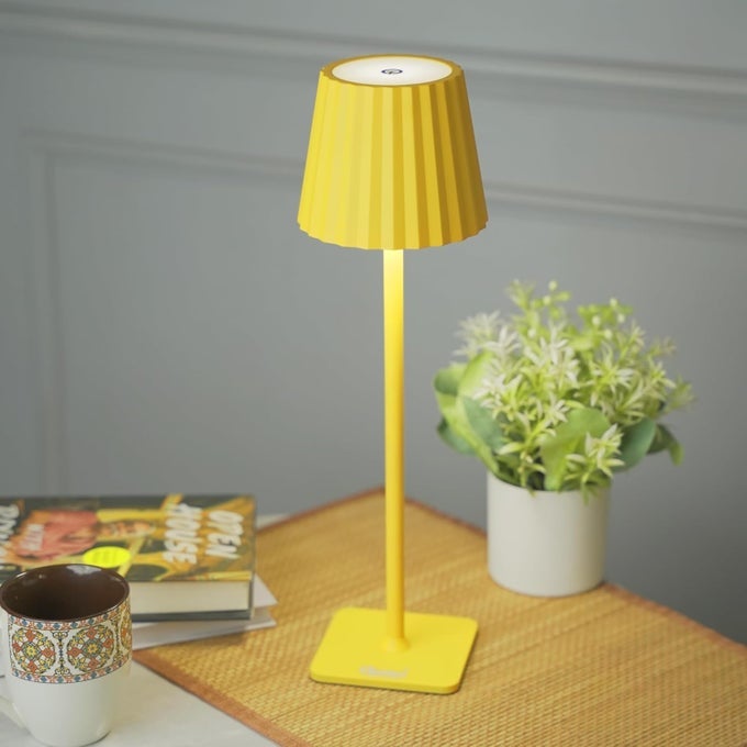 PLEAT CORDLESS LED TABLE LAMP USB RECHARGEABLE PORTABLE TOUCH CONTROL DIMMABLE 3 LIGHT COLOR TUNABLE TABLE LAMP FOR HOTEL CAFE RESTAURANT OR HOME FOR BEDSIDE DINING YELLOW