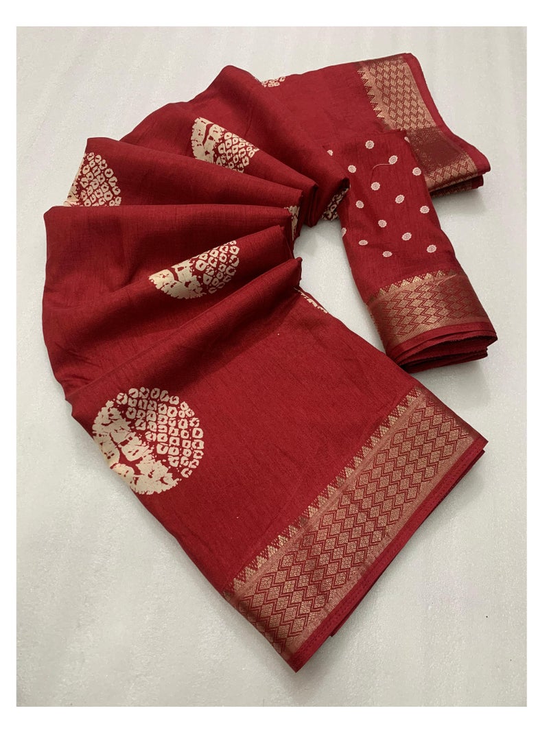 Grab Mantra Soft Cotton Crape Batik Print Red Sari With Zari Woven Border Plus Unstitched Blouse  - Image 2