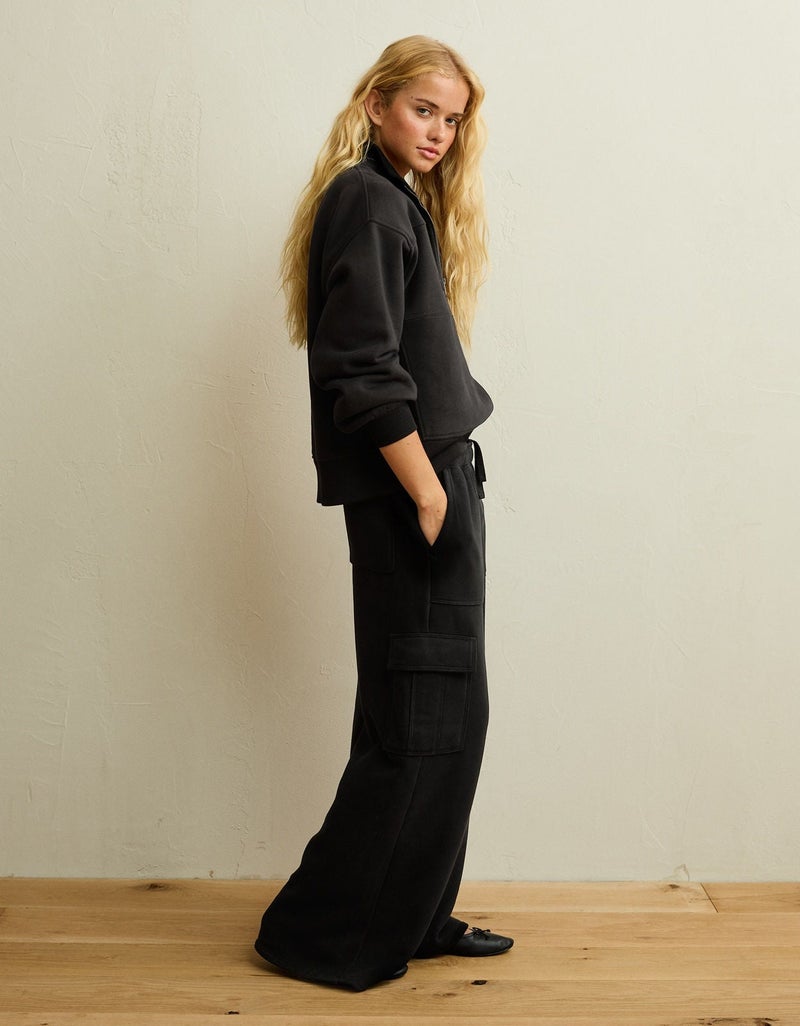 American Eagle AE Everyday Luxe Cargo Wide-Leg Sweatpant - Image 3