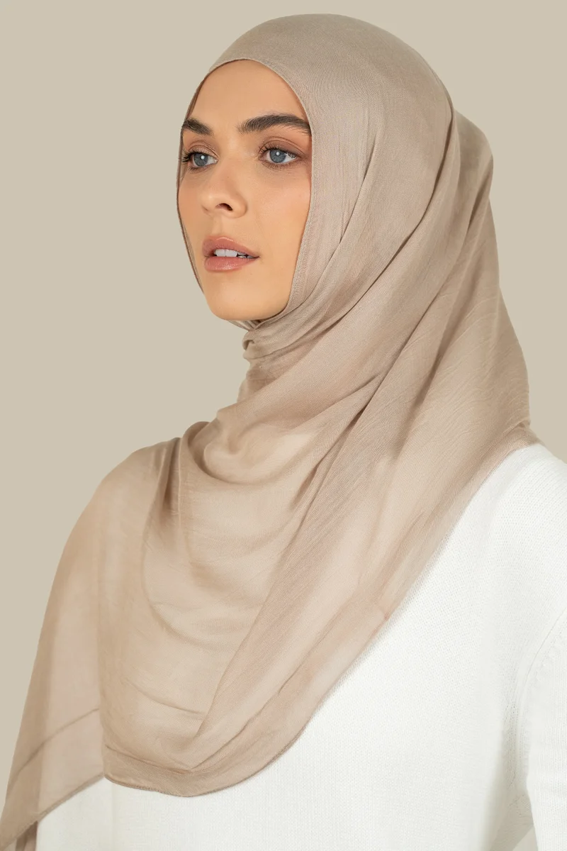 سيلكروز حجاب مودال بنسيج دقيق بلون حجر دافئ