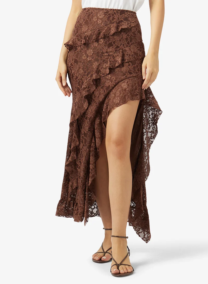 ايلا تنورة بكشكش وفتحة