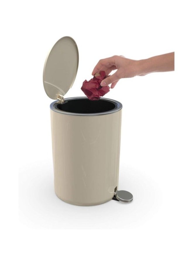 Primanova Acrylic Trash Can With Soft Close Lid Round Foot Pedal Removable Plastic Trash Can With Soft Closing Liter Bin 5 Liter- Beige  - Image 4